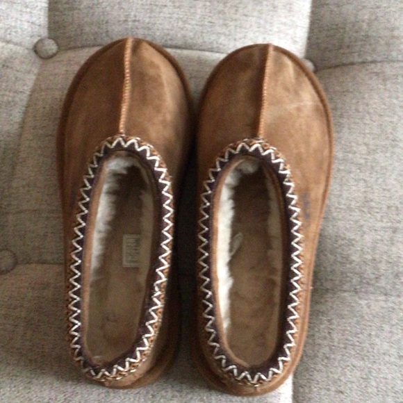 UGG Tasman Chestnut Suede Slip-Ons
Sz 9 - Picture 4 of 12